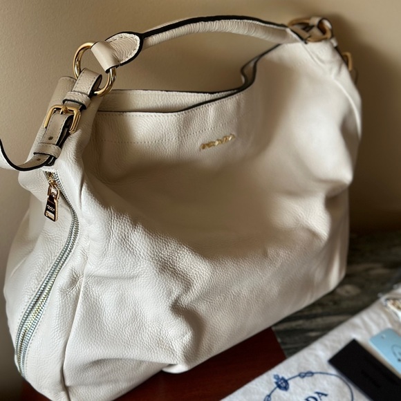 New highest quality and design leather Handbag.W19.5”,H16.5”.Bought inHongKong. - Picture 5 of 12